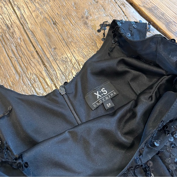 Sparkling Black Sequin Short Party Dress - Picture 4 of 5